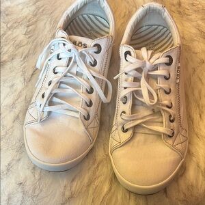 Taos Footwear White Lace-Up Sneakers